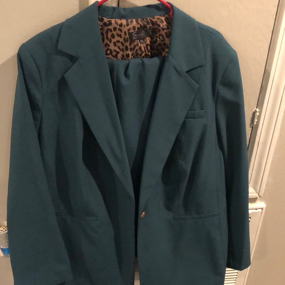 Plus size ladies suit green